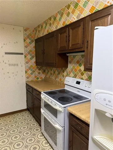 $120,000 | 303 McAtee Drive, Iola, KS 66749