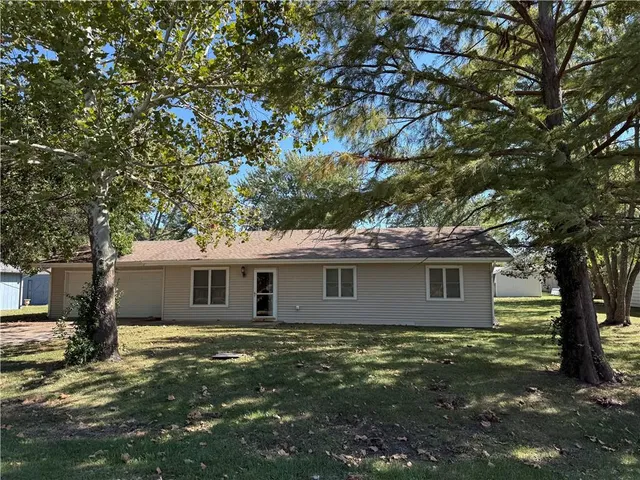 $120,000 | 303 McAtee Drive, Iola, KS 66749