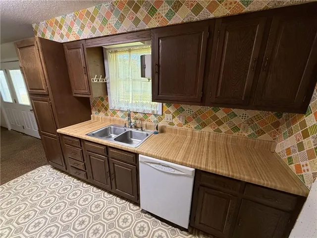 $120,000 | 303 McAtee Drive, Iola, KS 66749