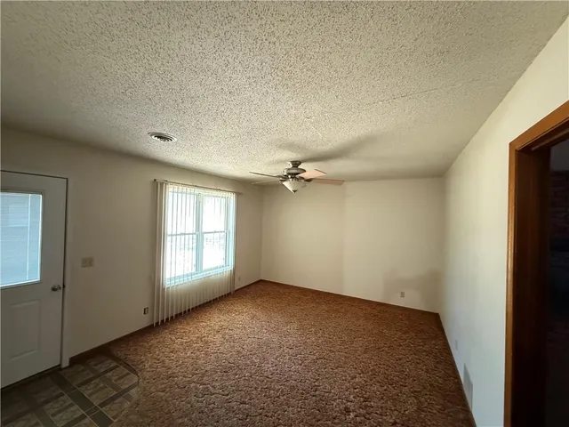 $120,000 | 303 McAtee Drive, Iola, KS 66749