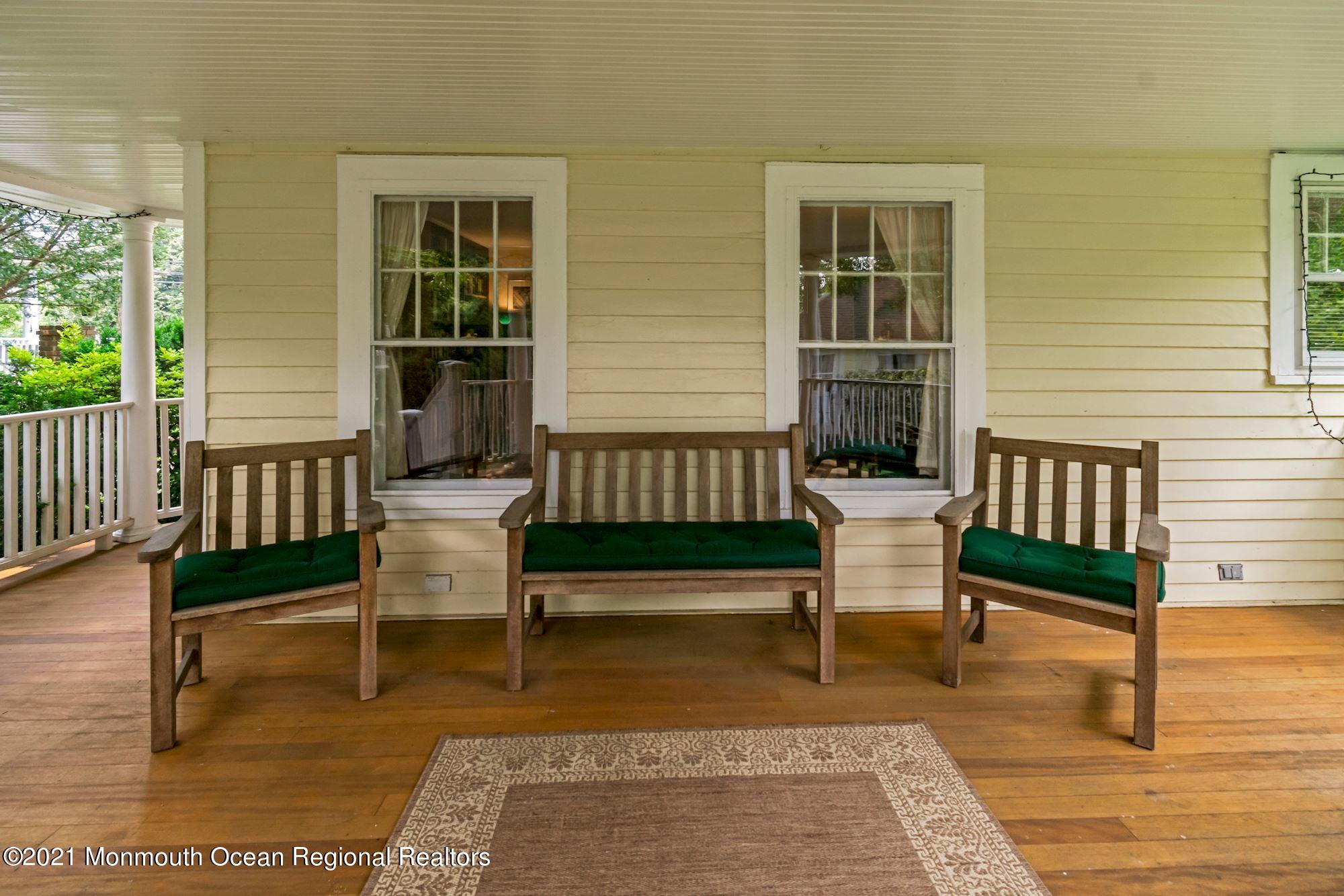 41 River Road Rumson, NJ 07760 - Photo 22 of 23 Cozy sitting area