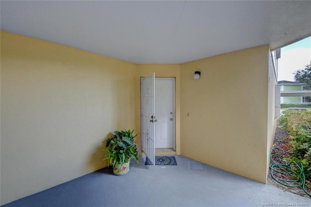 71 Southeast Beech Tree Lane Stuart, FL 34994 - Photo 2 of 41