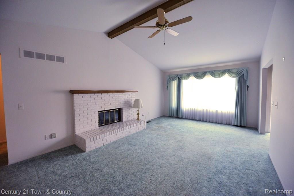 683 Tennyson, Unit 31 Rochester, MI 48307 - Photo 11 of 48 Large living area