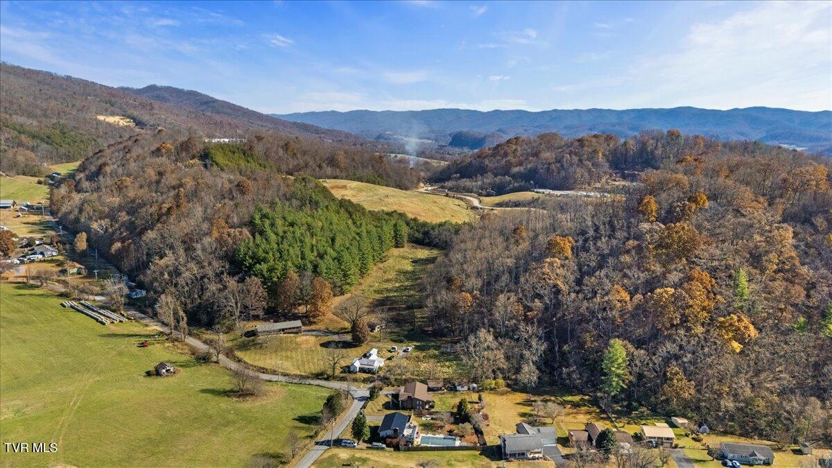 118 Rocky Branch Road, Unit 2 Elizabethton, TN 37643 - Photo 11 of 16 07-DJI_20251114111356_0841_D