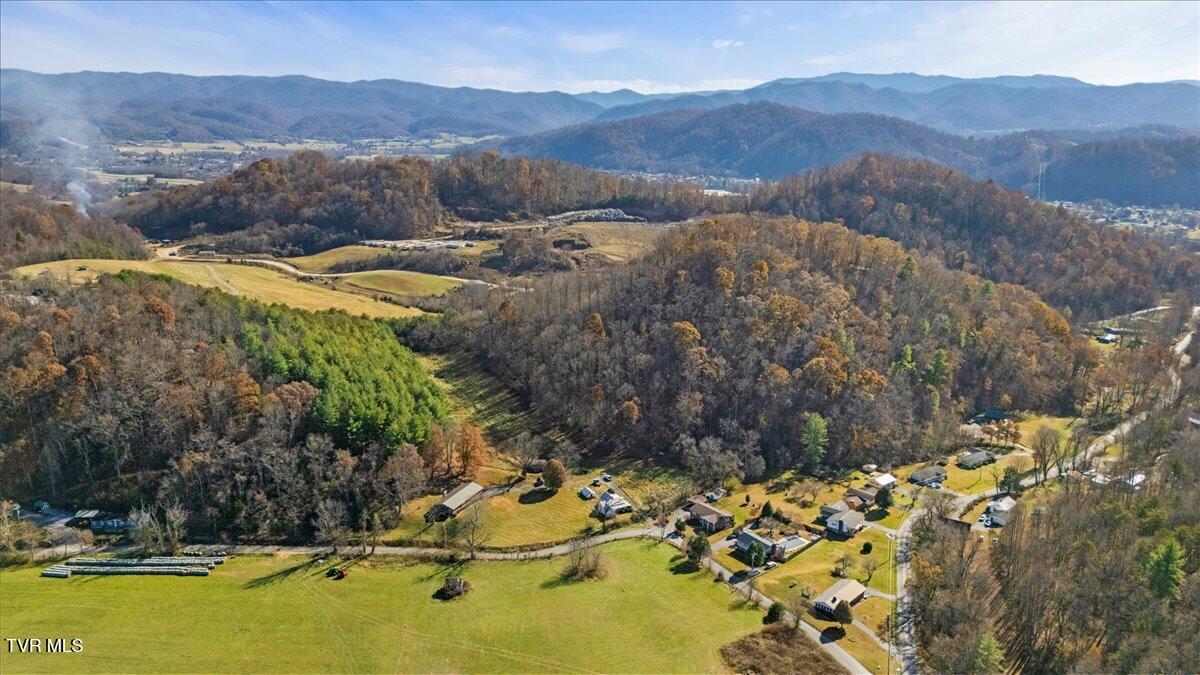 118 Rocky Branch Road, Unit 2 Elizabethton, TN 37643 - Photo 12 of 16 09-DJI_20251114111428_0844_D