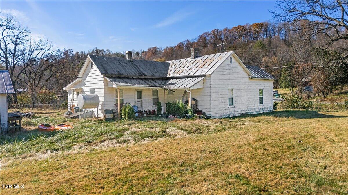 118 Rocky Branch Road, Unit 2 Elizabethton, TN 37643 - Photo 4 of 16 01-DJI_20251114111259_0838_D