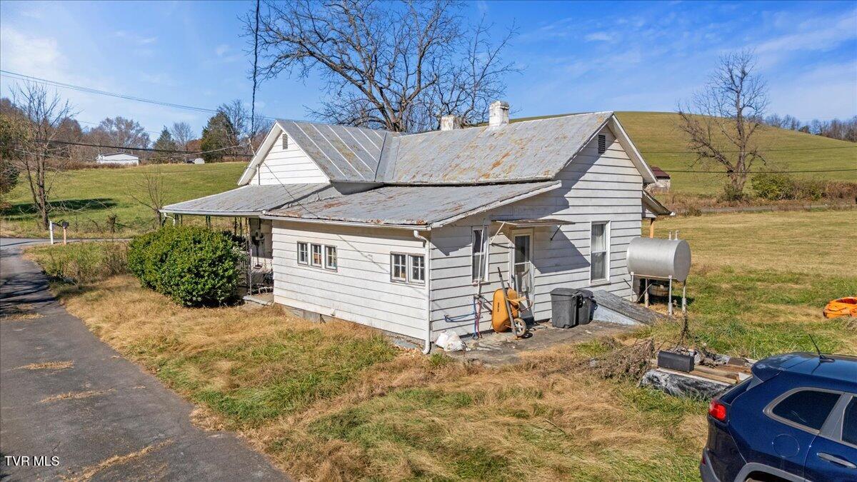 118 Rocky Branch Road, Unit 2 Elizabethton, TN 37643 - Photo 5 of 16 02-DJI_20251114111120_0823_D