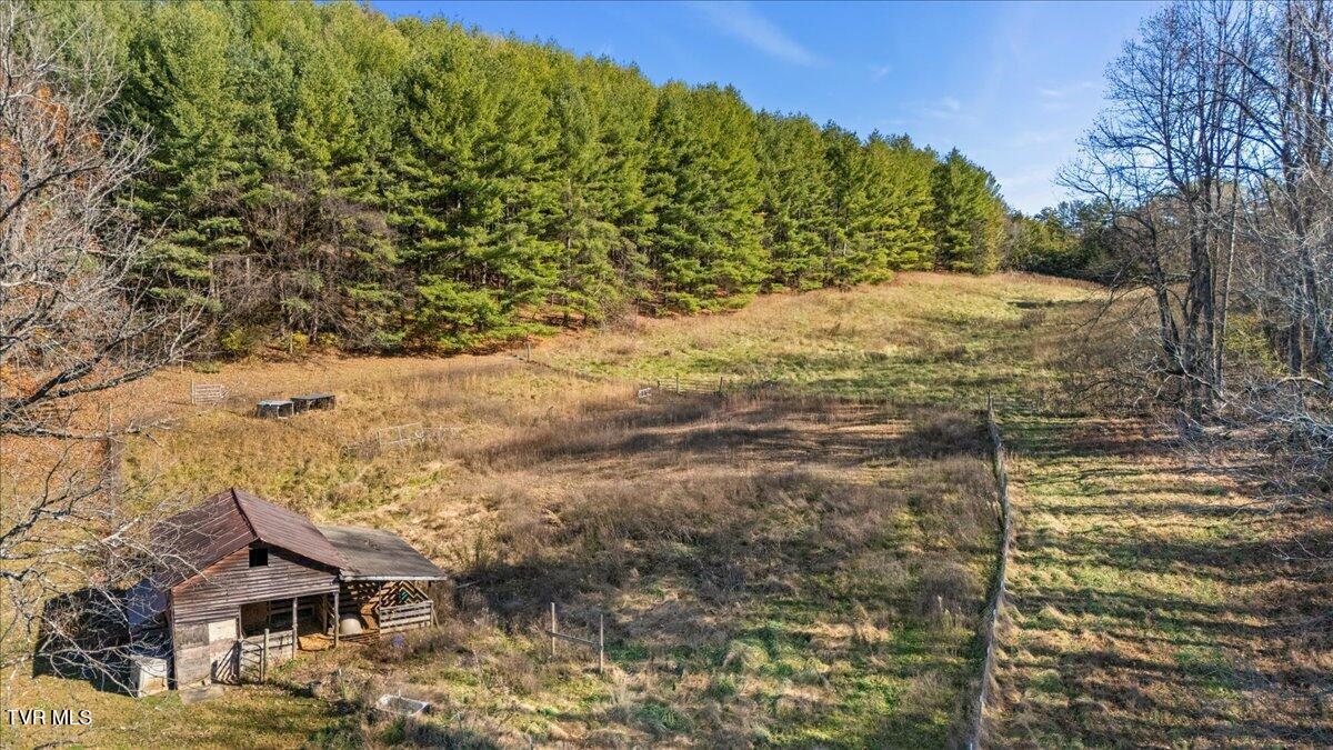 118 Rocky Branch Road, Unit 2 Elizabethton, TN 37643 - Photo 7 of 16 05-DJI_20251114111227_0832_D