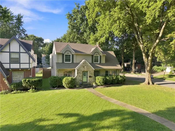 $450,000 | 601 East 74th Street, Kansas City, MO 64131