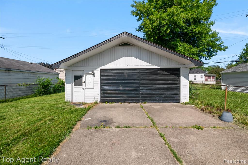 22085 Rausch Avenue Eastpointe, MI 48021 - Photo 35 of 39