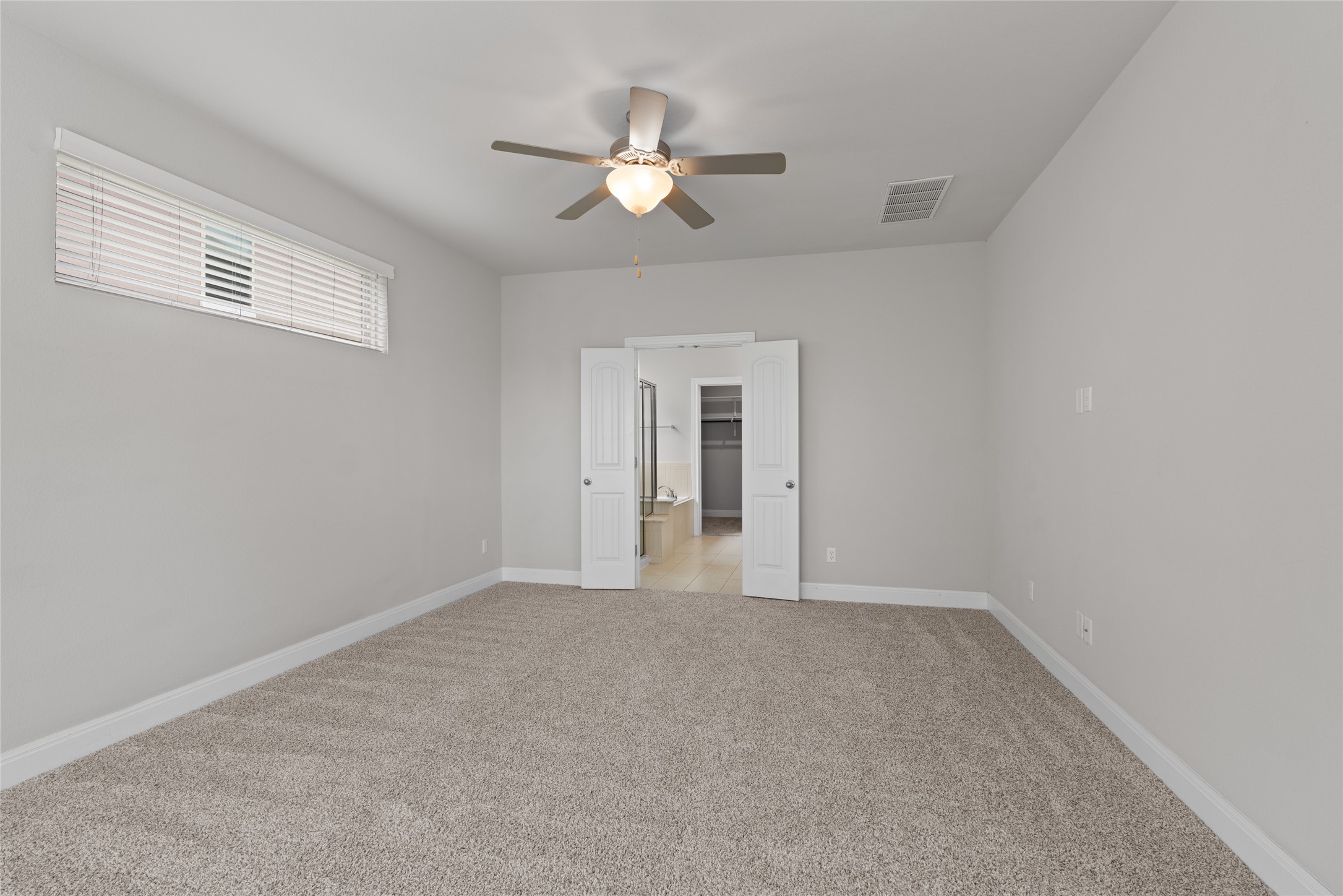 15601 Cabrillo Way Austin, TX 78738 - Photo 22 of 32 Spacious room featuring neutral carpeting, light gray wall paint, and white trim
