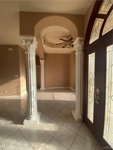 a view of livingroom with furniture