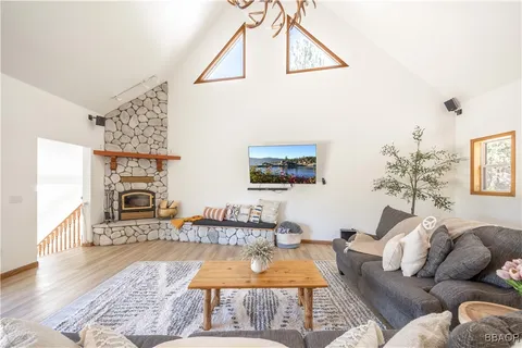 $974,900 | 188 Finch Drive, Big Bear Lake, CA 92315