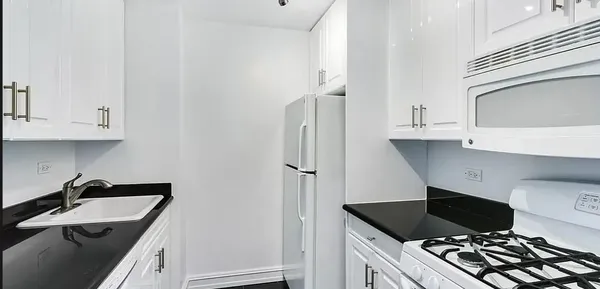 $3,850 | 888 8th Avenue, Unit 5J | Midtown Central