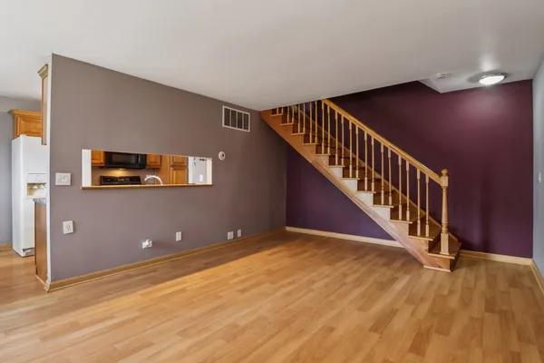 $215,000 | 225 Foxhead Court, Unit B, Bolingbrook, IL 60440