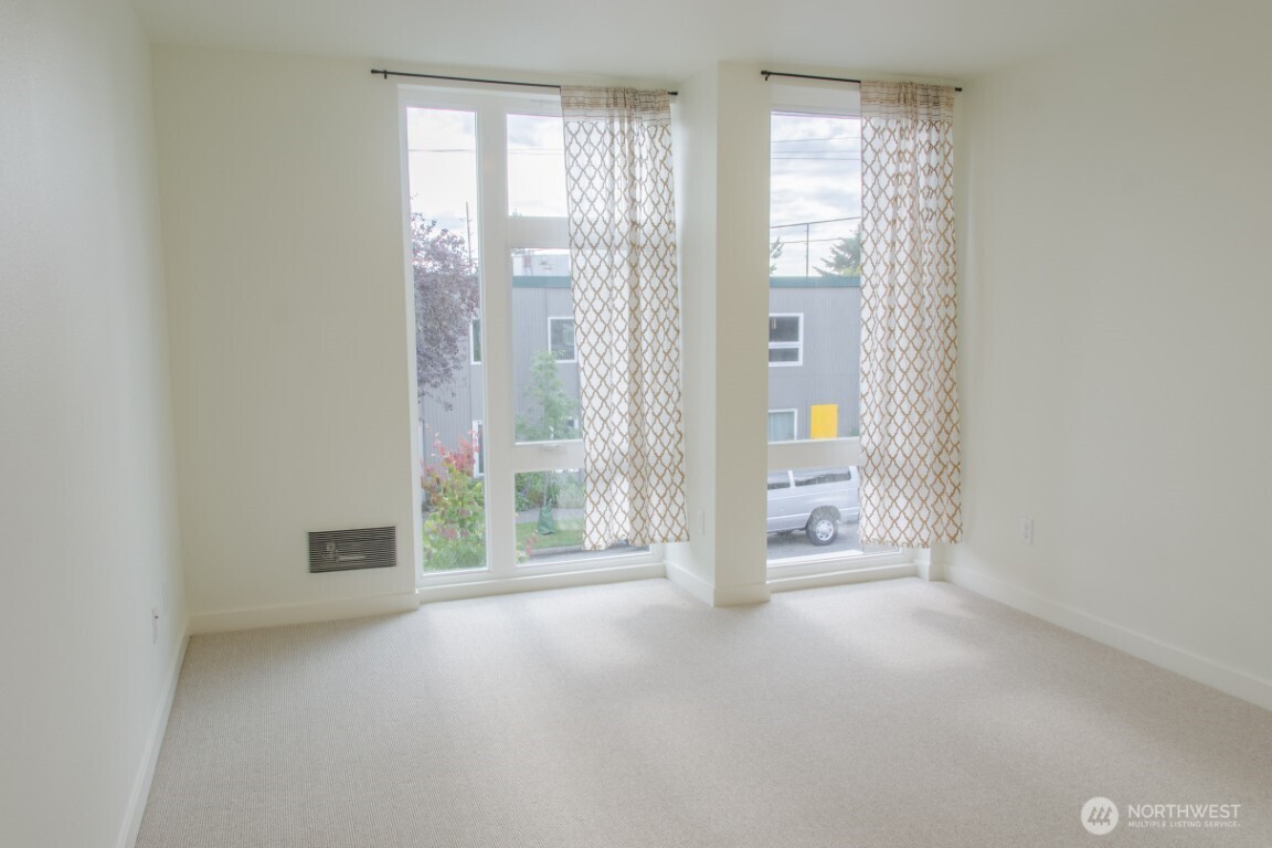 4358 6th Avenue Northwest Seattle, WA 98107 - Photo 5 of 16