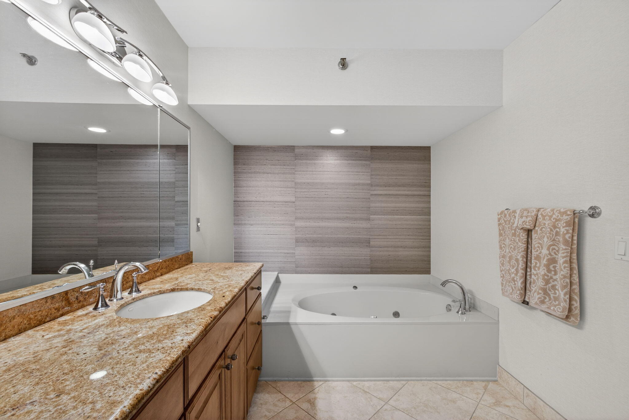 3322 Casseekey Island Road, Unit 1304 Jupiter, FL 33477 - Photo 13 of 30 28-web-or-mls-5D1A2117