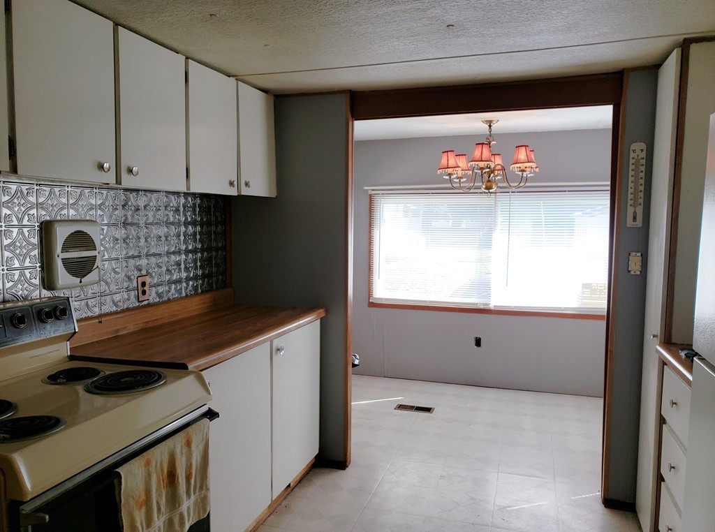 32 Rest Way Springfield, MA 01119 - Photo 7 of 8 Gallery Image 7
