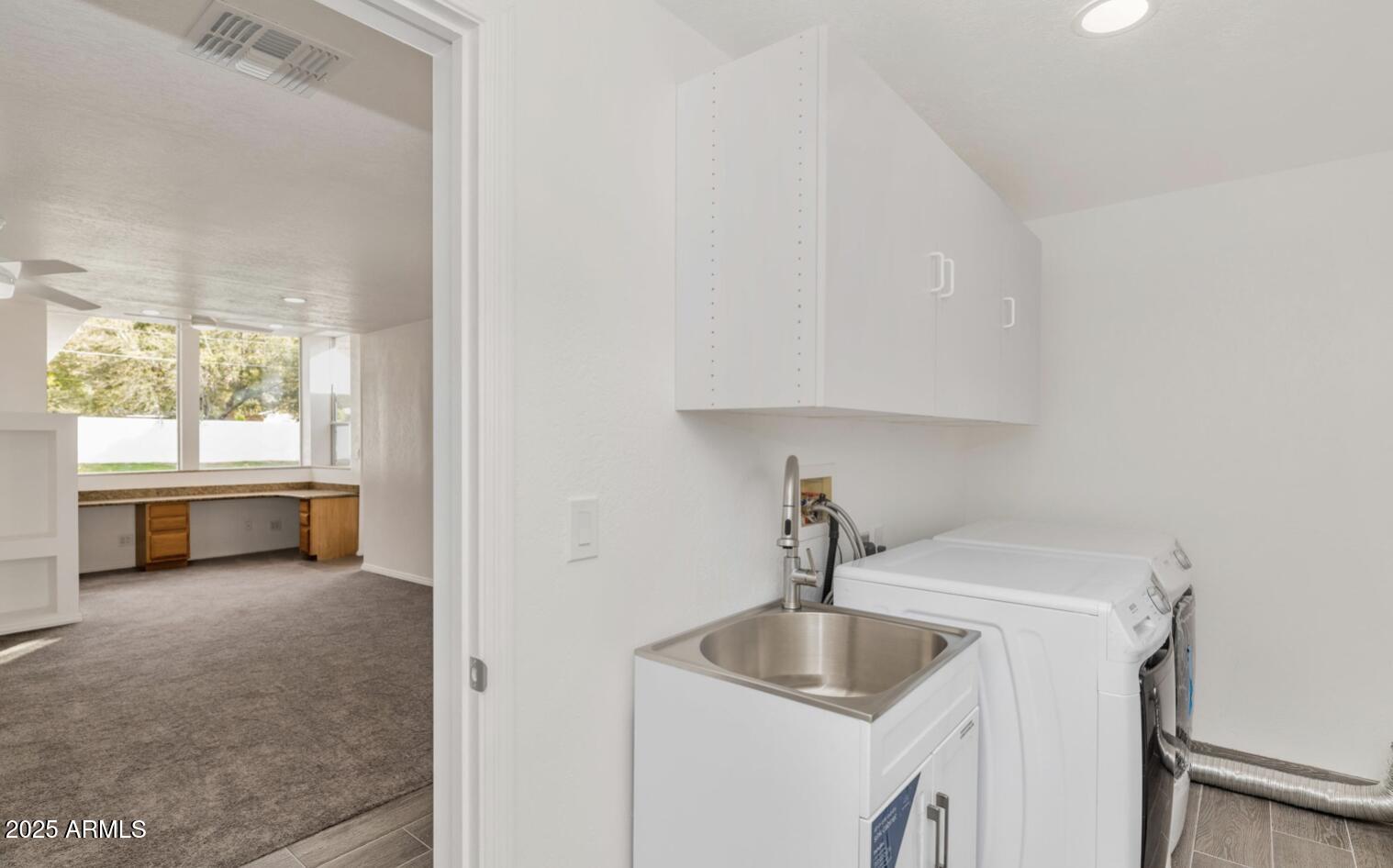 5530 East Exeter Boulevard Phoenix, AZ 85018 - Photo 16 of 16 Laundry