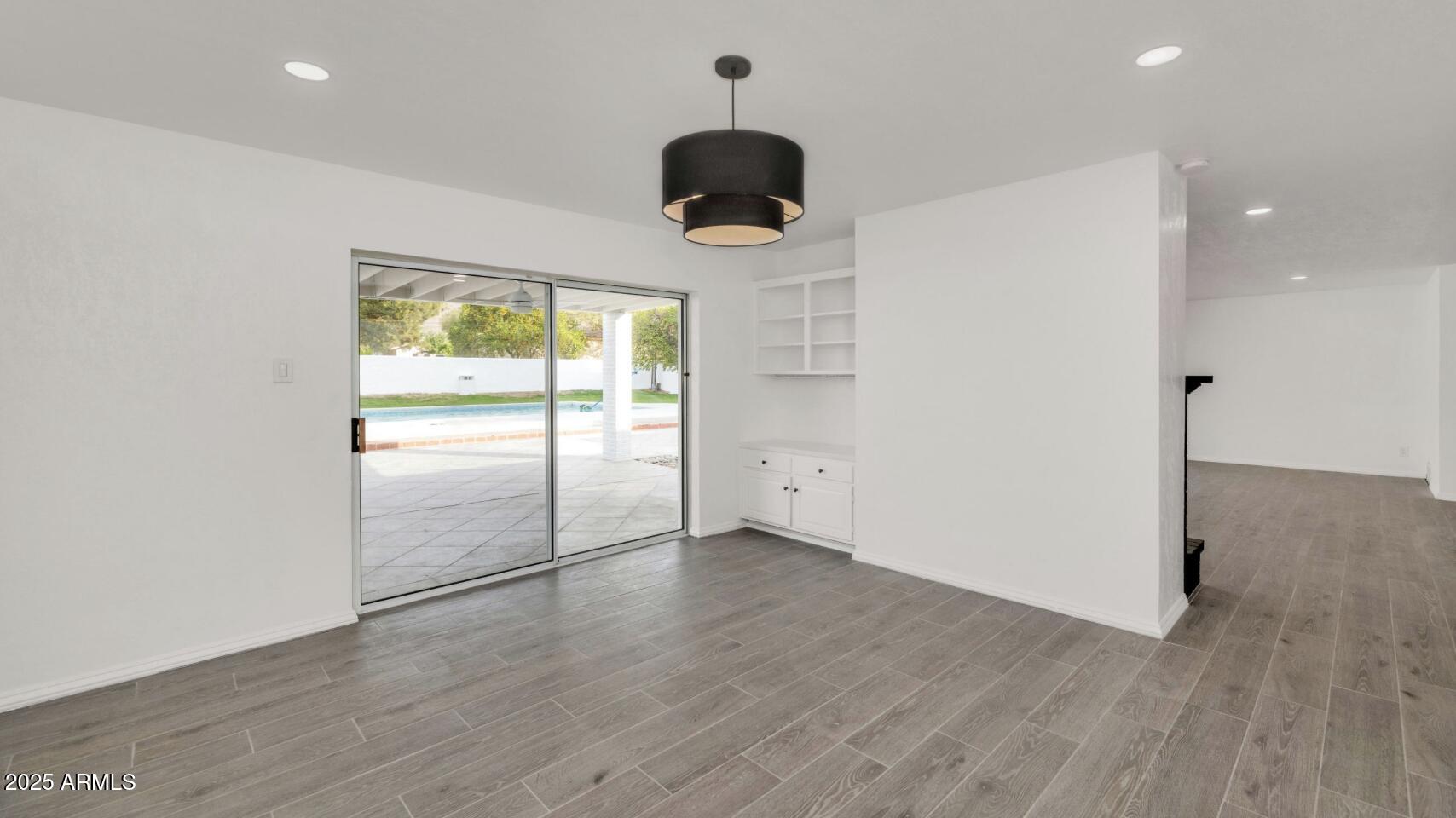 5530 East Exeter Boulevard Phoenix, AZ 85018 - Photo 6 of 16 Living 3