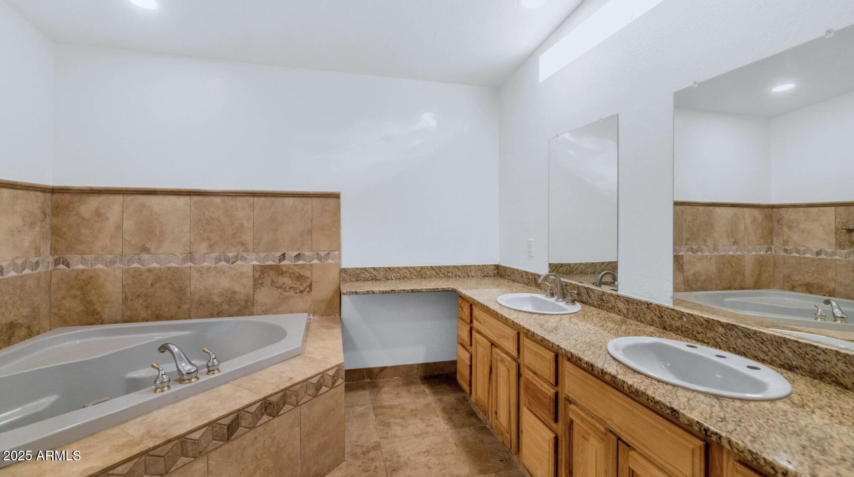5530 East Exeter Boulevard Phoenix, AZ 85018 - Photo 10 of 16 Master bath