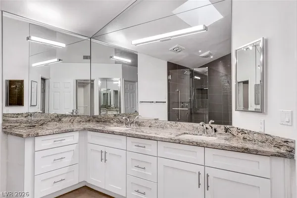 $2,950 | 211 Garfield Drive, Henderson, NV 89074