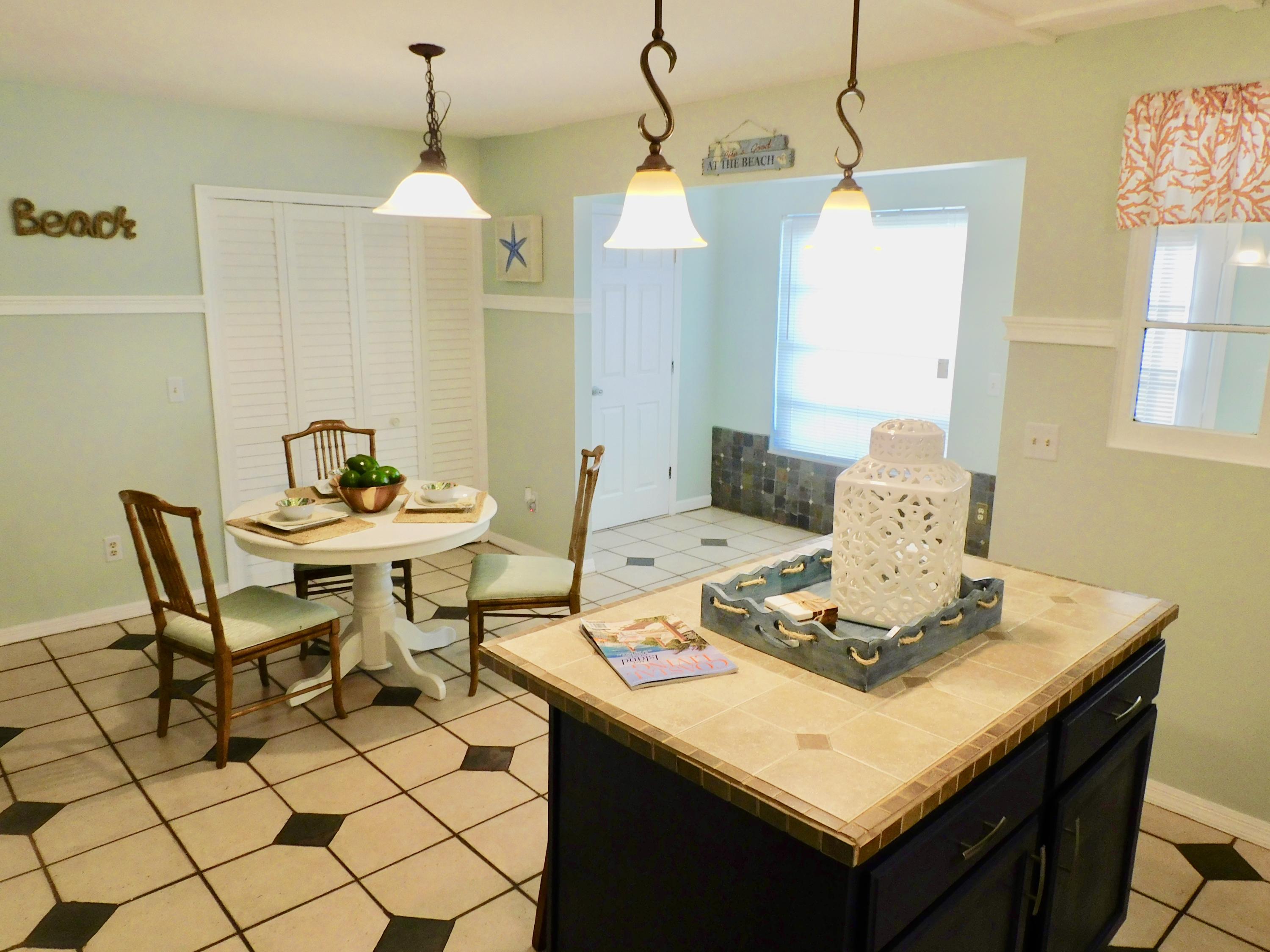 79 Southwest Blackburn Terrace, Unit 4 Stuart, FL 34997 - Photo 12 of 40 Roll Away Island