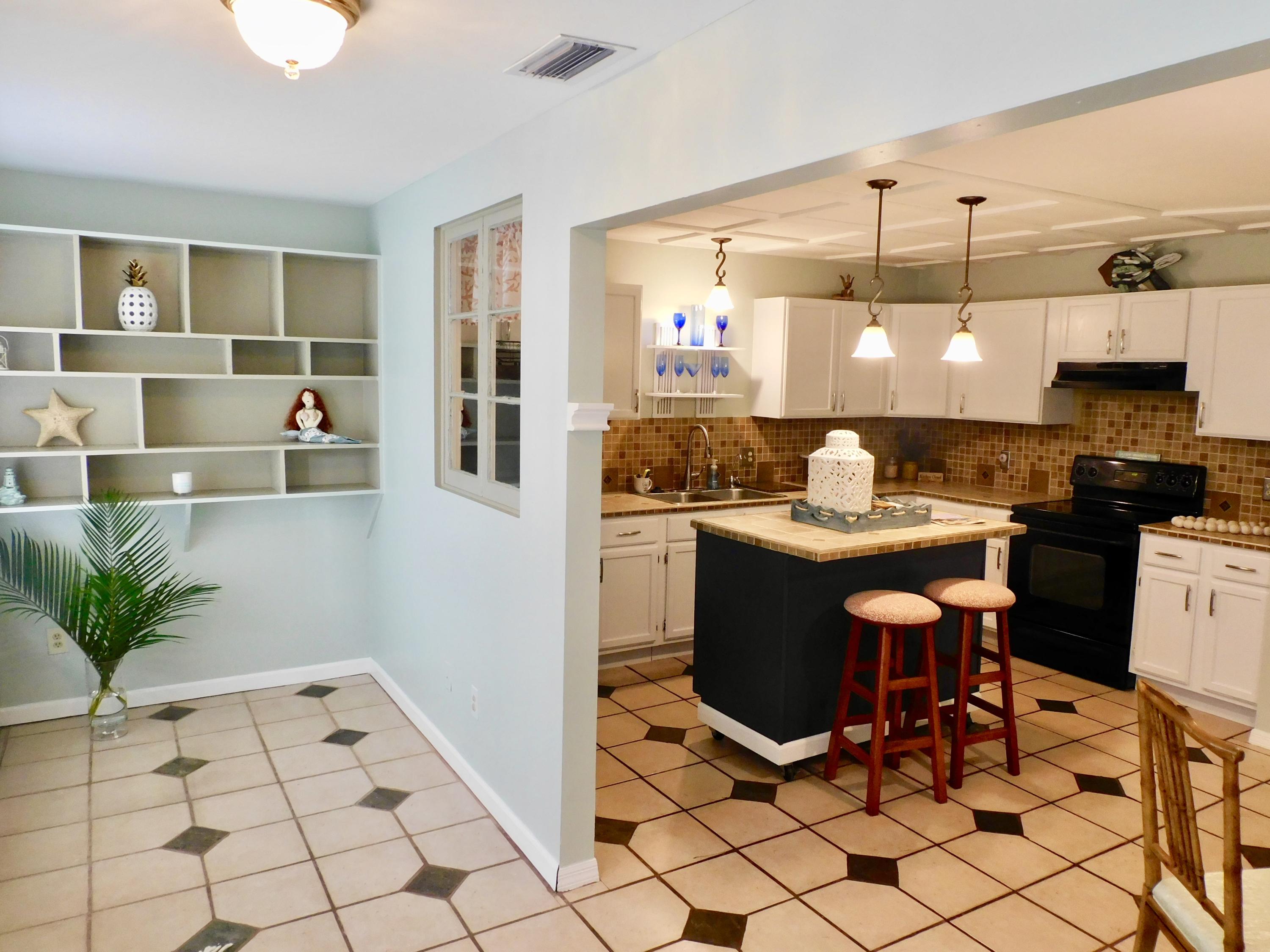 79 Southwest Blackburn Terrace, Unit 4 Stuart, FL 34997 - Photo 16 of 40 Mudroom View