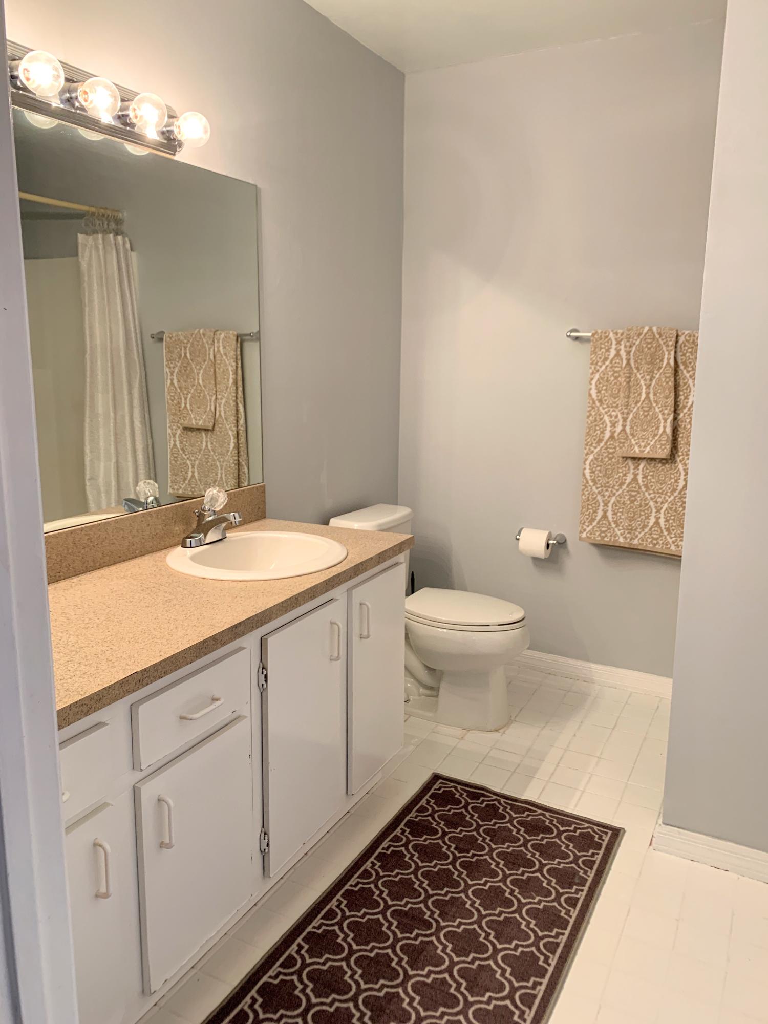 79 Southwest Blackburn Terrace, Unit 4 Stuart, FL 34997 - Photo 22 of 40 Master Bath