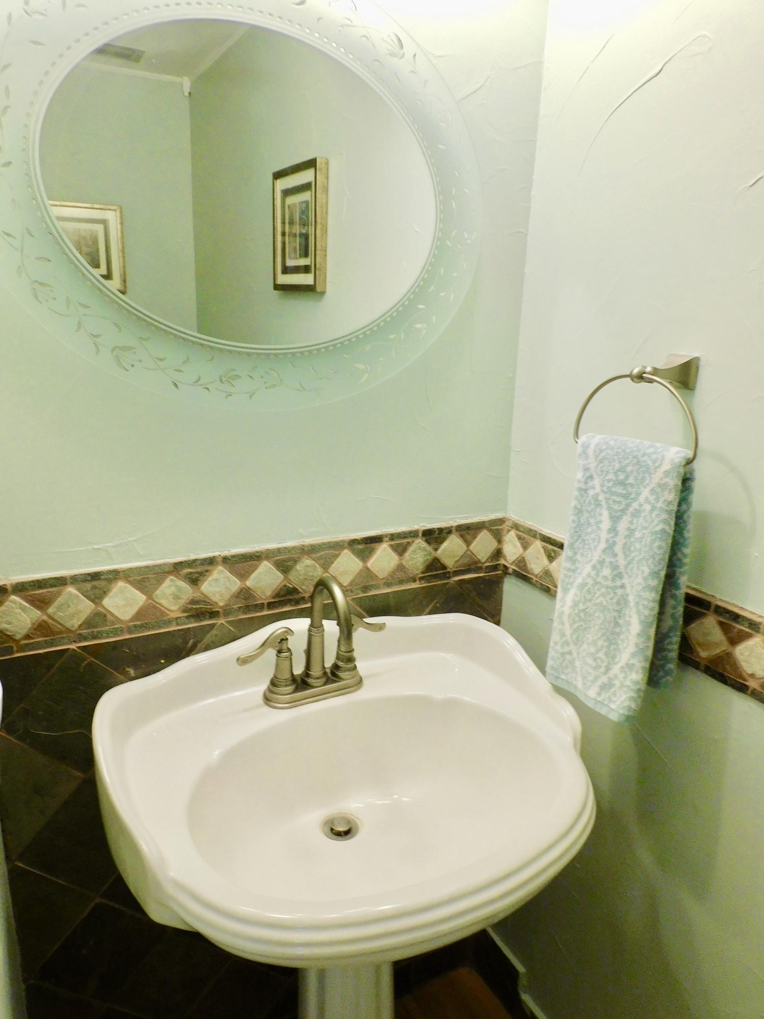 79 Southwest Blackburn Terrace, Unit 4 Stuart, FL 34997 - Photo 30 of 40 Powder Room