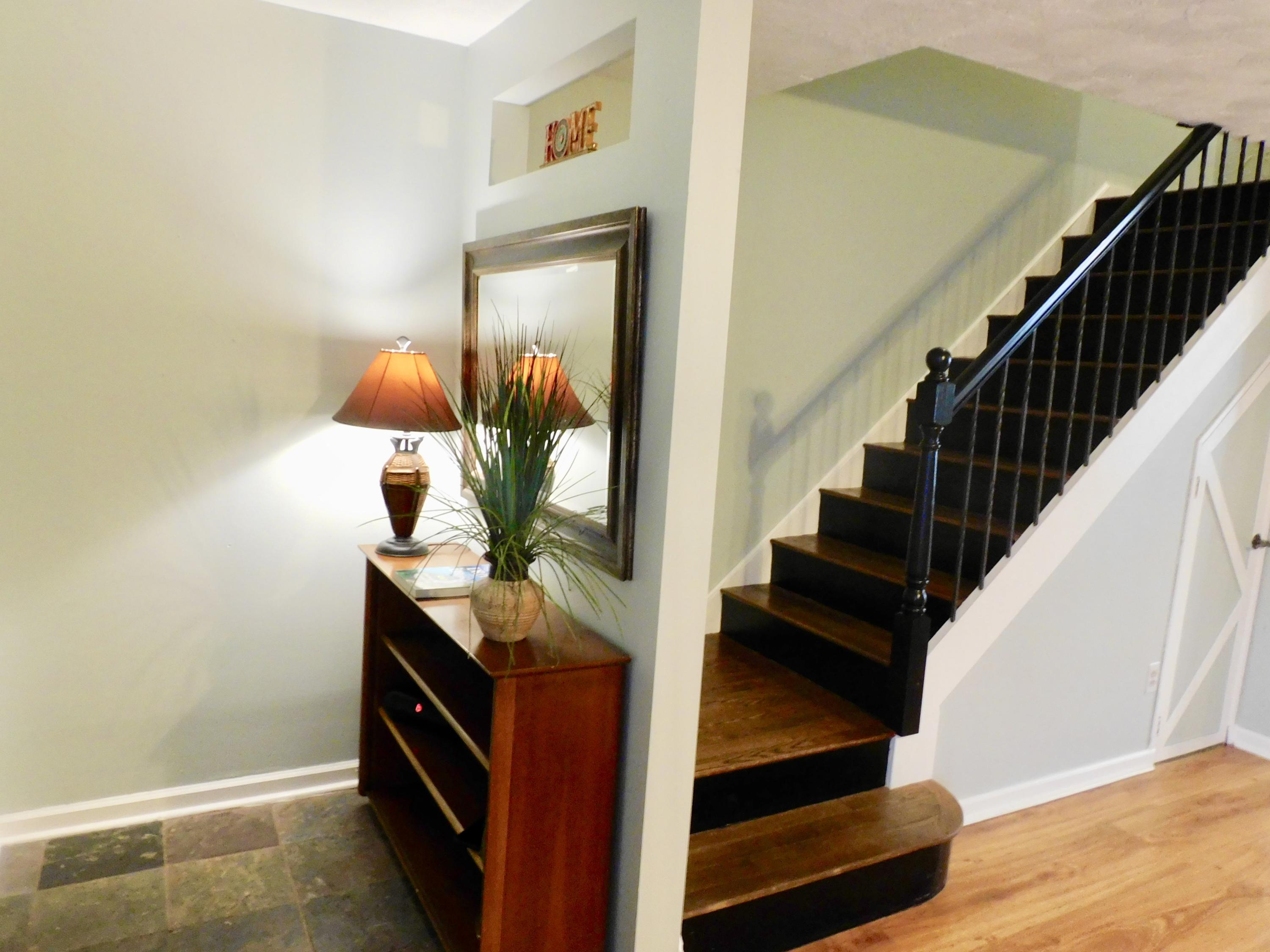 79 Southwest Blackburn Terrace, Unit 4 Stuart, FL 34997 - Photo 3 of 40 Foyer
