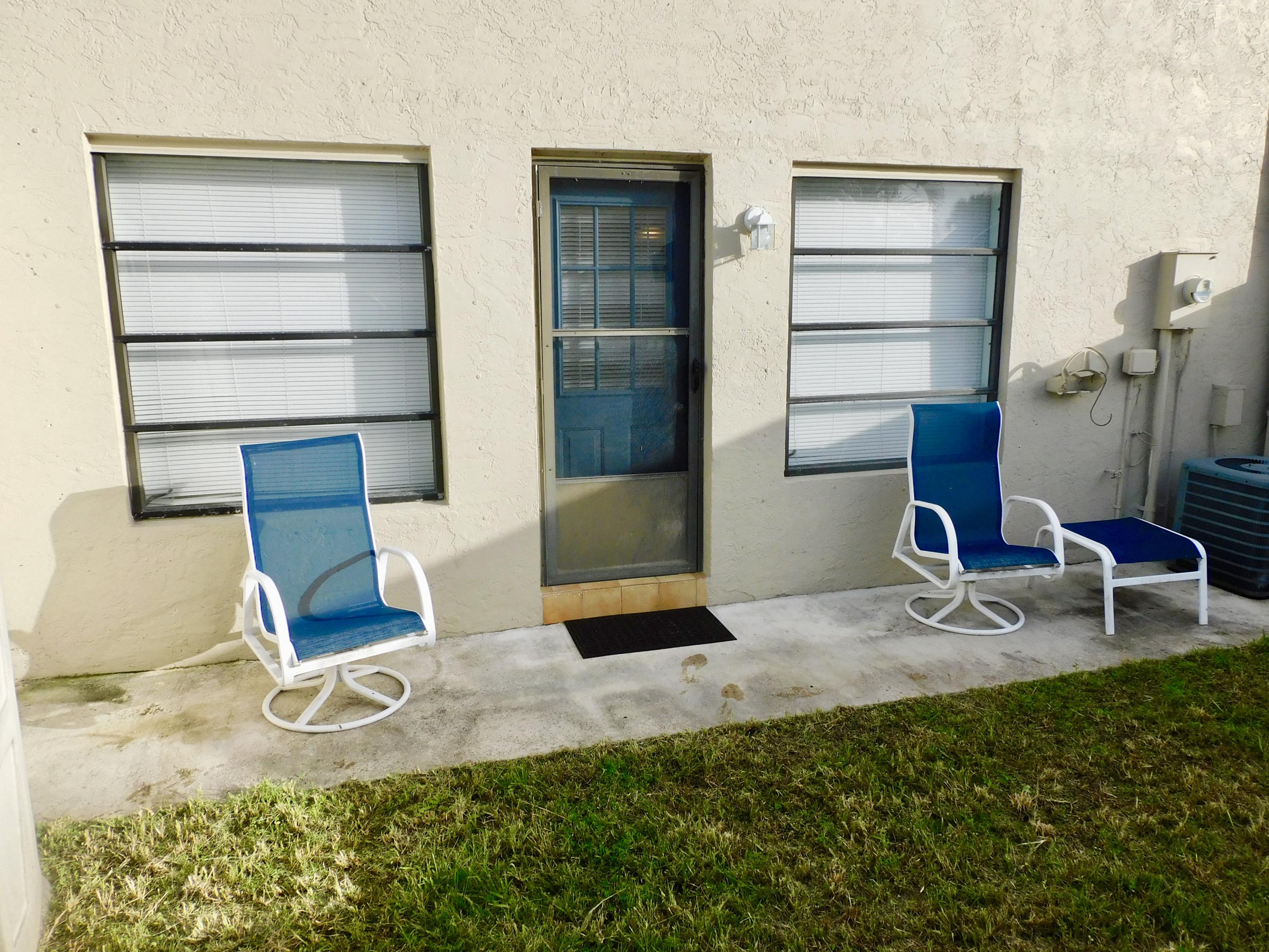79 Southwest Blackburn Terrace, Unit 4 Stuart, FL 34997 - Photo 31 of 40 Back Patio