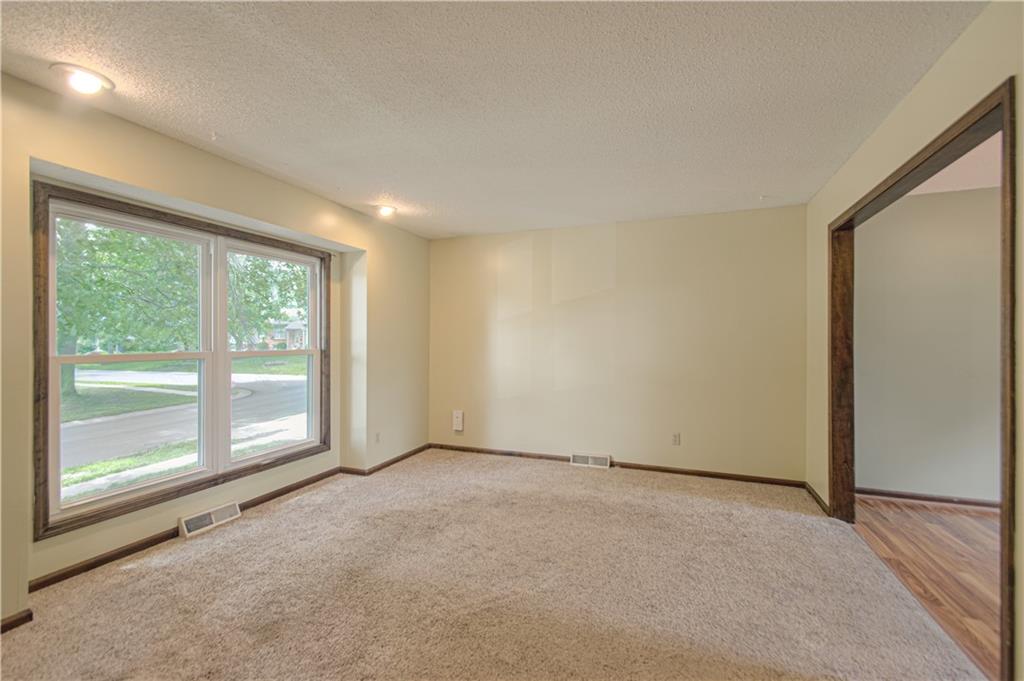 16307 Spring Valley Road Belton, MO 64012 - Photo 3 of 29