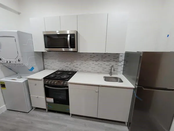 $1,700 | 734 Southwest 4th Street, Unit 6, Miami, FL 33130