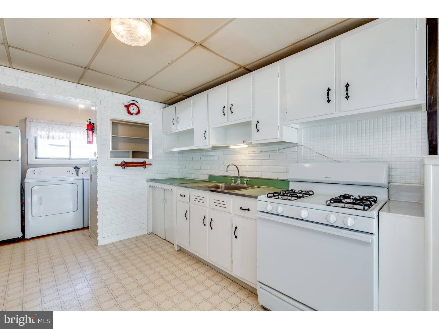 327 Collins Lane Maple Shade, NJ 08052 - Photo 10 of 23