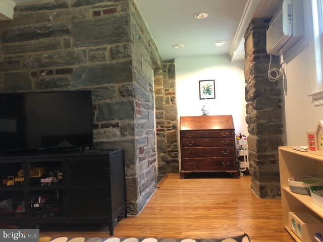 12 Windsor Circle Springfield, PA 19064 - Photo 12 of 28 a view of walk in closet