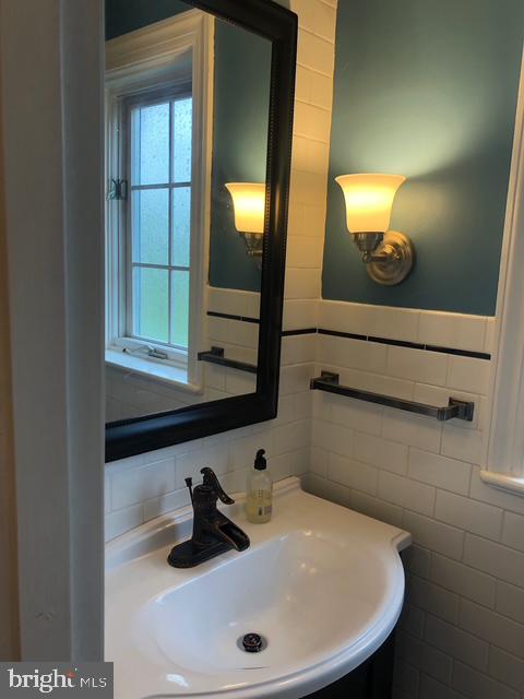 12 Windsor Circle Springfield, PA 19064 - Photo 17 of 28 a bathroom with a sink and a mirror