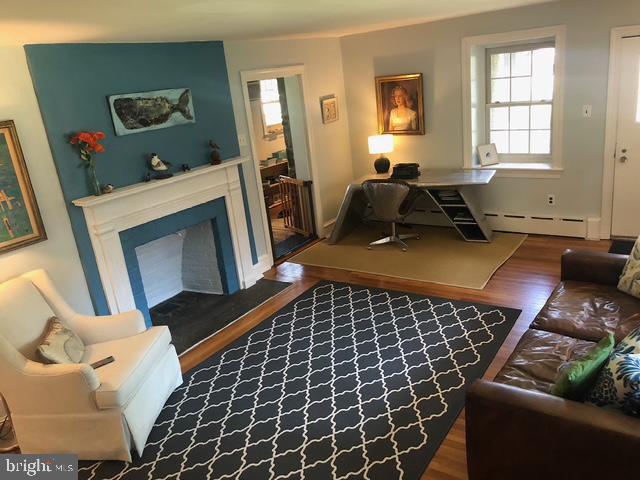 12 Windsor Circle Springfield, PA 19064 - Photo 6 of 28 a living room with furniture