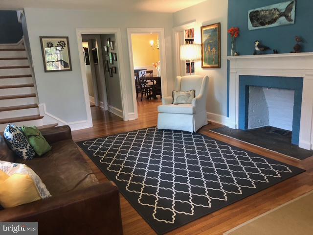 12 Windsor Circle Springfield, PA 19064 - Photo 7 of 28 a living room with furniture