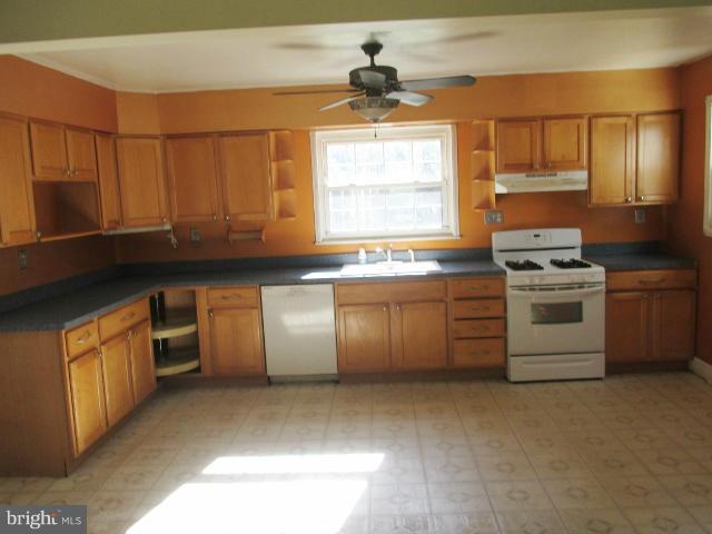 6934 Montgomery Road Elkridge, MD 21075 - Photo 6 of 15 Kitchen