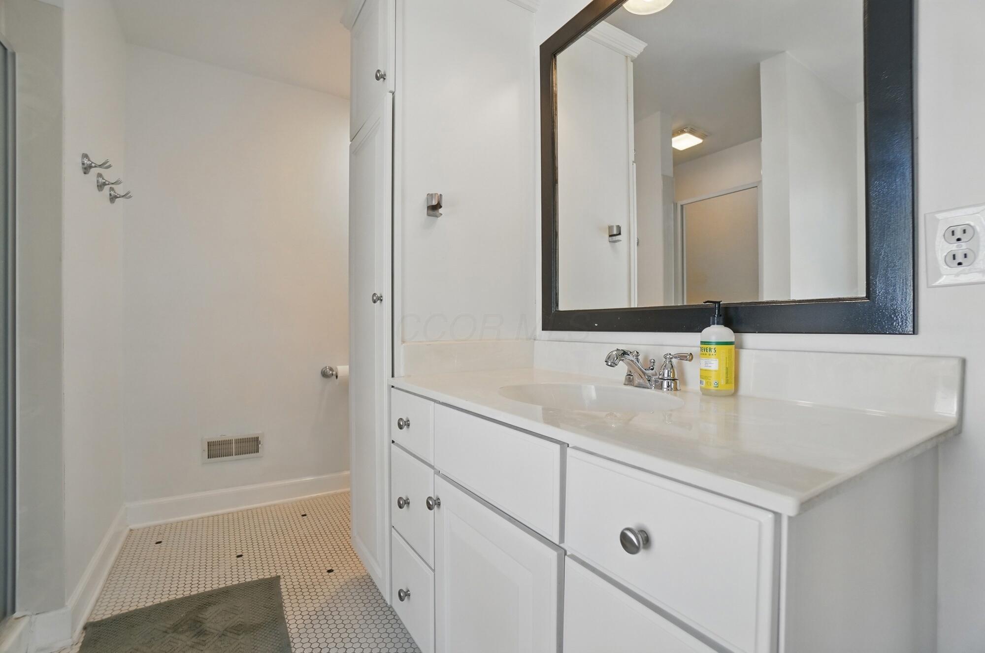 1611 Grenoble Road Columbus, OH 43221 - Photo 34 of 54 Owner En-Suite