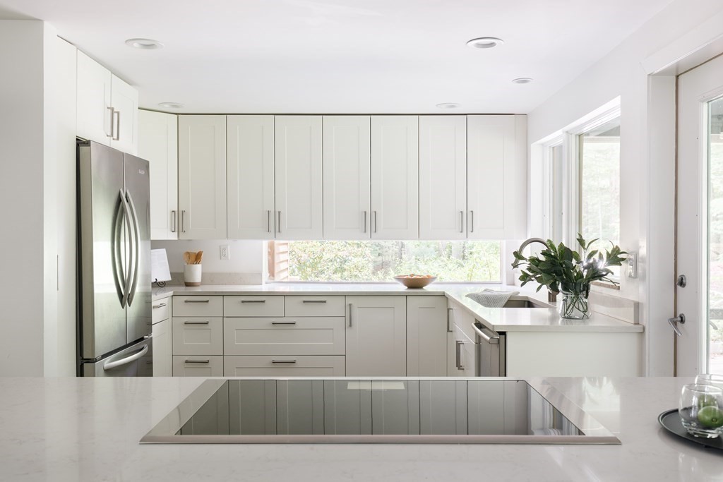 8 Hawk Hill Road Lincoln, MA 01773 - Photo 9 of 33