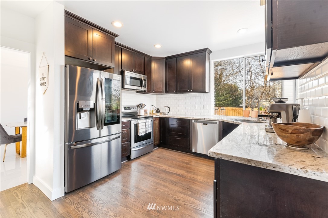 4614 Southwest 327th Place Federal Way, WA 98023 - Photo 8 of 40