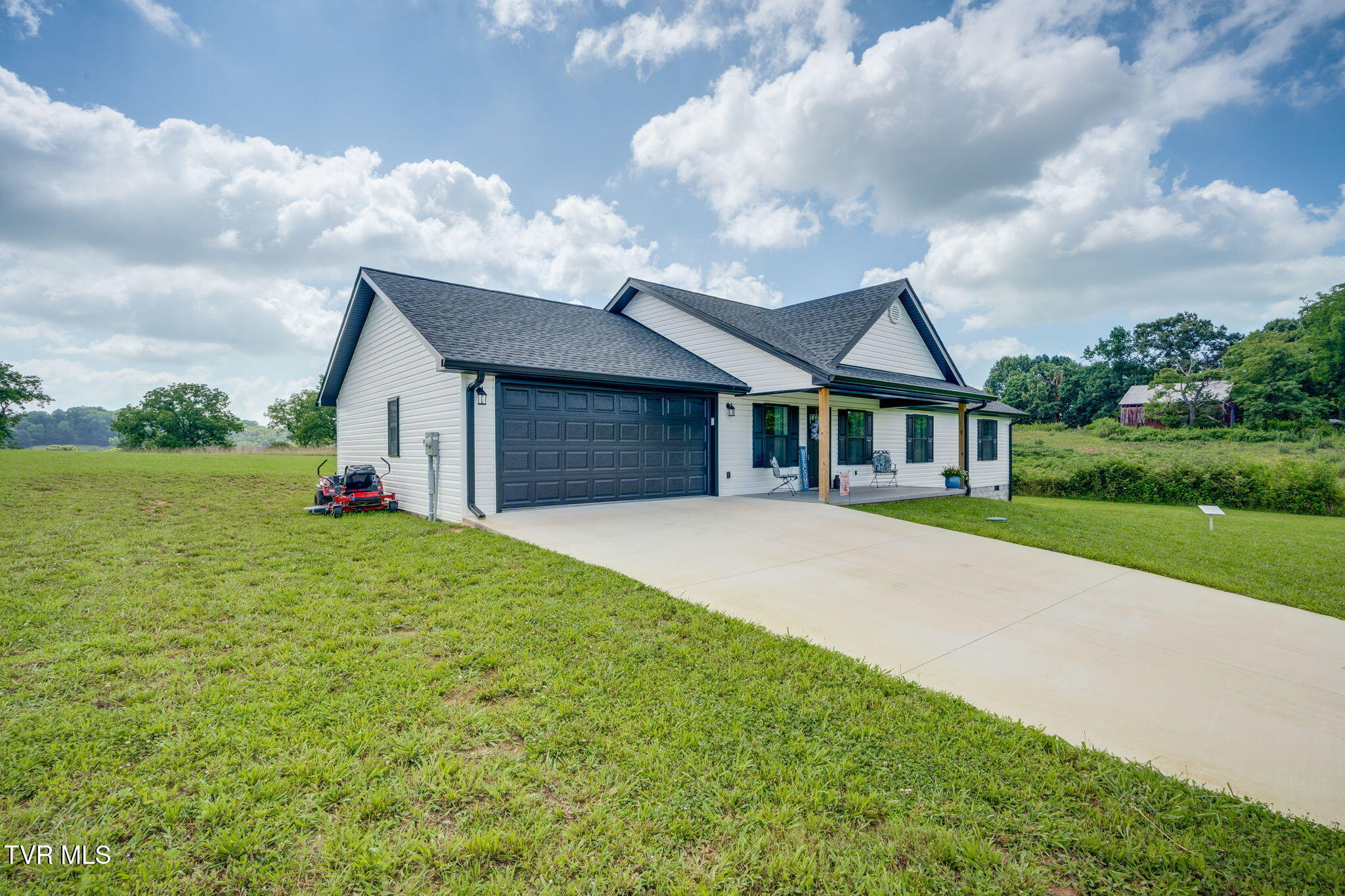 5920 Snapps Ferry Road Afton, TN 37616 - Photo 3 of 38 002