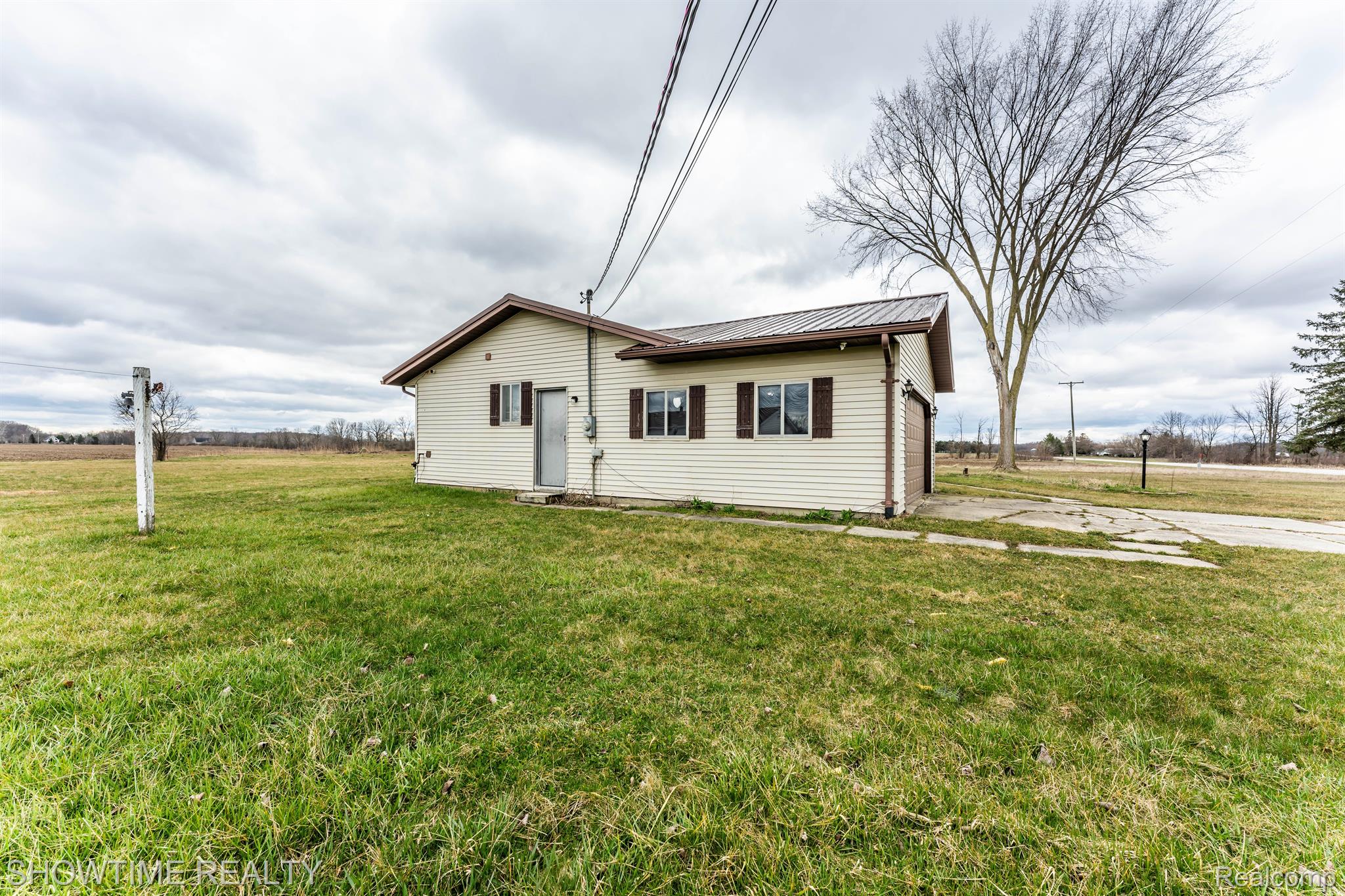 10703 Sparling Road Memphis, MI 48041 - Photo 2 of 44 Gallery Image 2