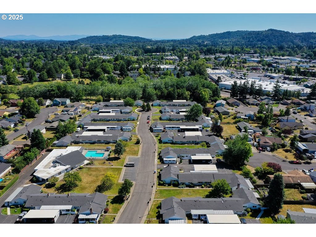 569 Northeast Fleming Avenue Gresham, OR 97030 - Photo 25 of 32 an aerial view of residential houses with outdoor space