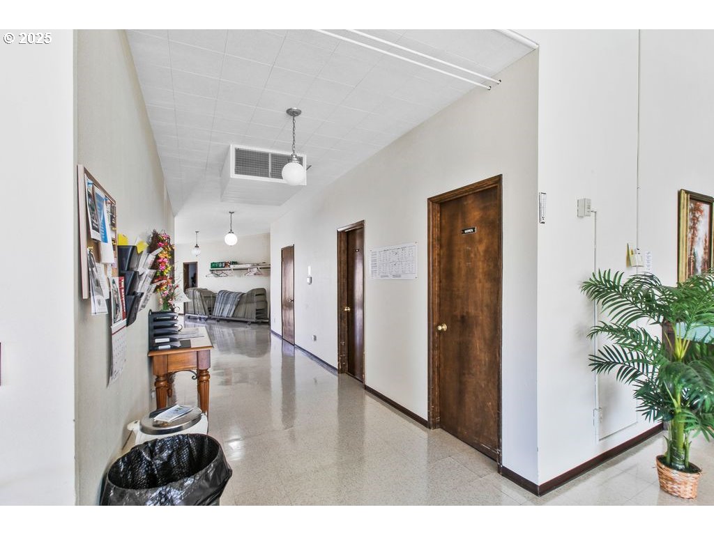 569 Northeast Fleming Avenue Gresham, OR 97030 - Photo 31 of 32 a view of a living room and dining room