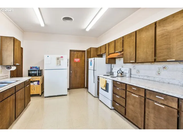 $225,000 | 569 Northeast Fleming Avenue, Gresham, OR 97030