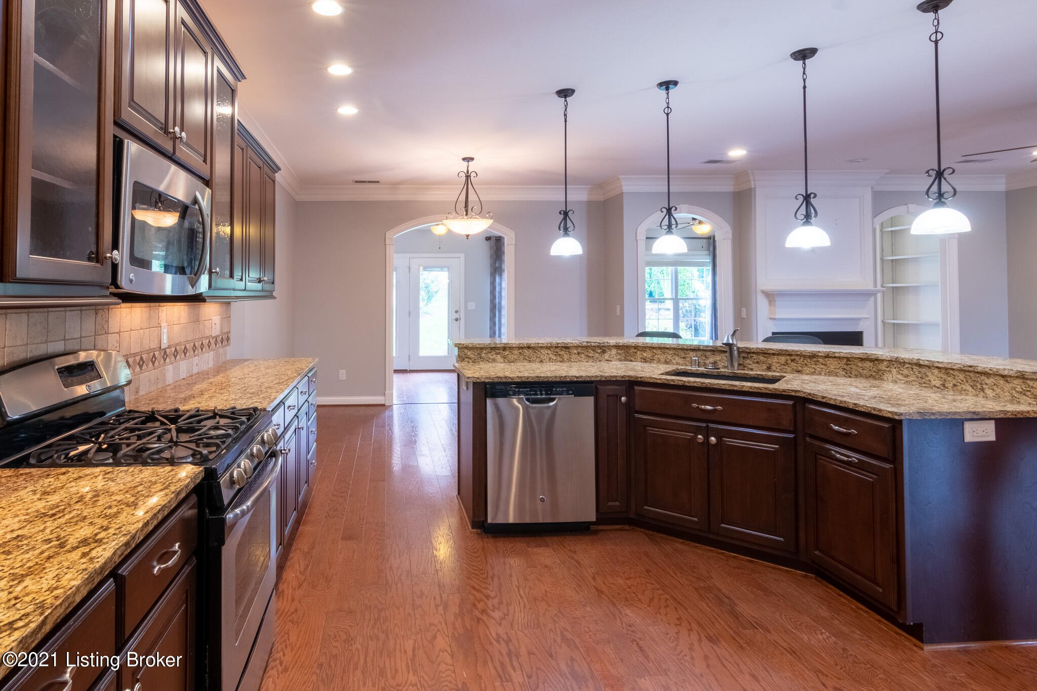 10607 Riva Road Louisville, KY 40223 - Photo 12 of 39 31