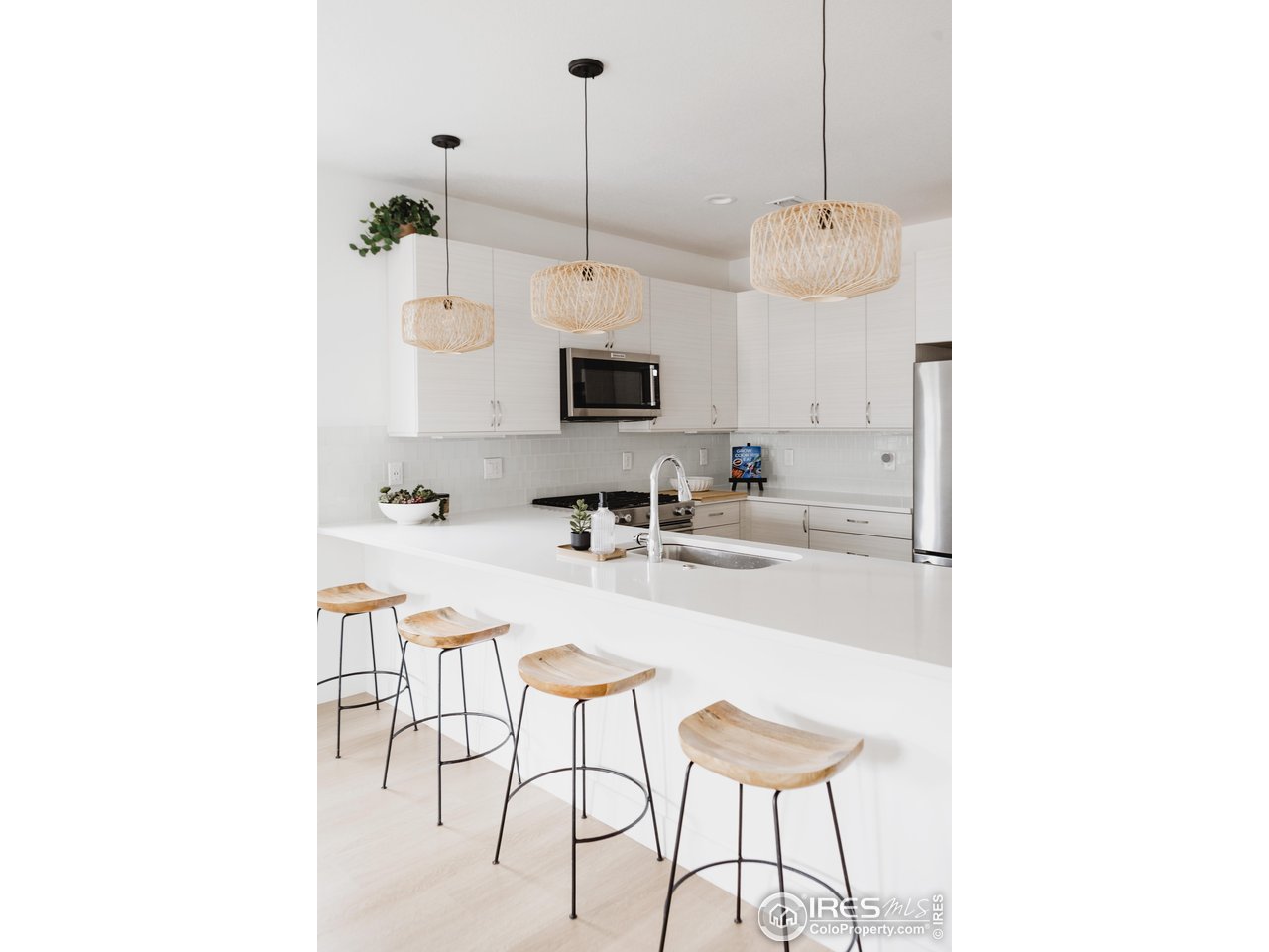 741 24th Street Denver, CO 80205 - Photo 10 of 44 Quartz countertops